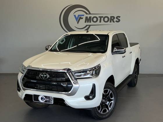 TOYOTA HILUX 2.8 D-4D TURBO DIESEL CD SRX 4X4 AUTOMÁTICO